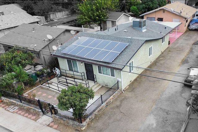 176 Manzanillo Street, Woodlake, CA 93286