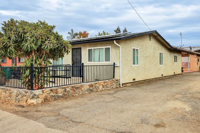 176 Manzanillo Street, Woodlake, CA 93286