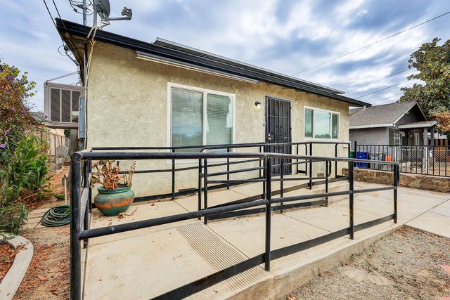 176 Manzanillo Street, Woodlake, CA 93286