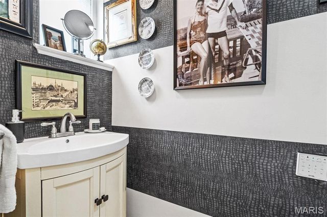 444 Carswold Drive, Clayton, MO 63105