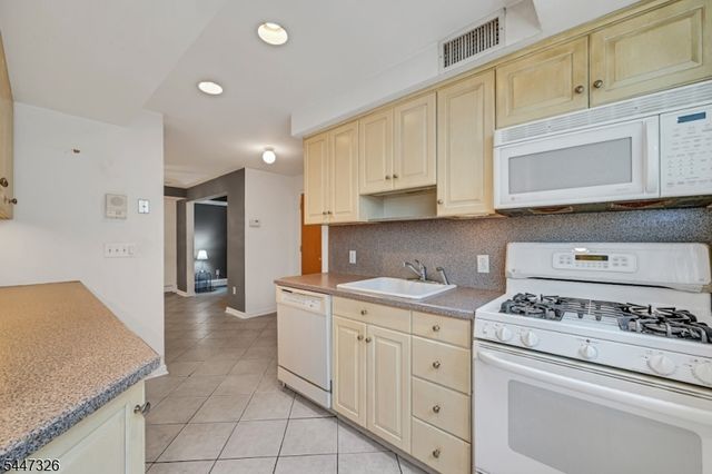 1 Buena Vista Ave, Hawthorne Boro, NJ 07506