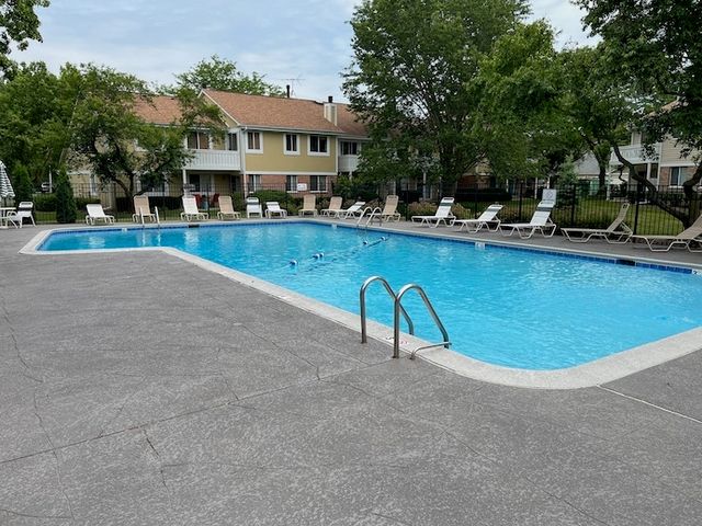 1047 AUBURN Lane 1047, Buffalo Grove, IL 60089