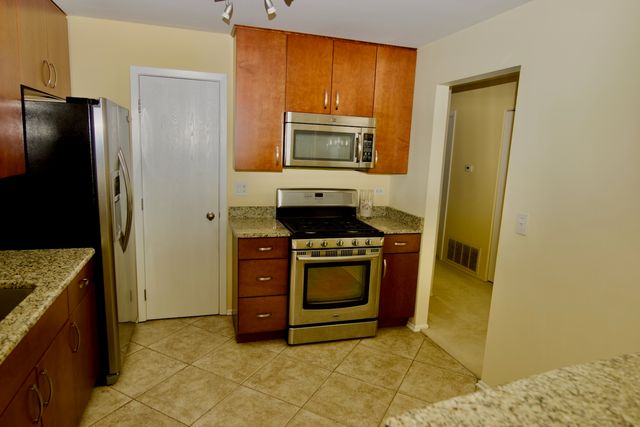 1047 AUBURN Lane 1047, Buffalo Grove, IL 60089