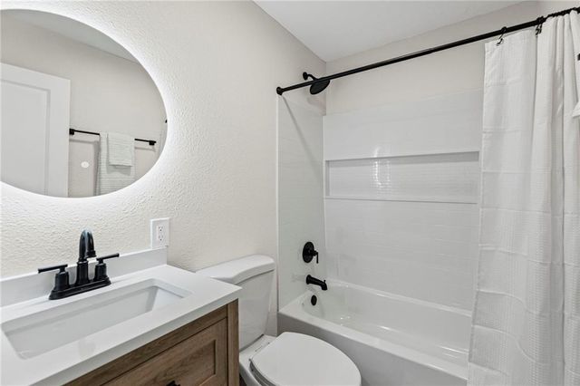 1323 E 21st Street, Lawrence, KS 66046