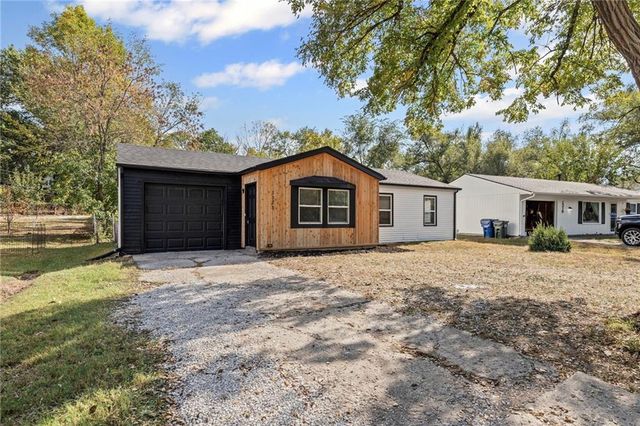 1323 E 21st Street, Lawrence, KS 66046