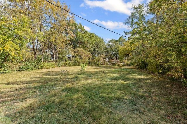 1323 E 21st Street, Lawrence, KS 66046