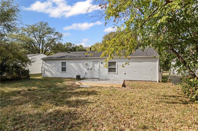 1323 E 21st Street, Lawrence, KS 66046