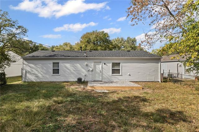 1323 E 21st Street, Lawrence, KS 66046