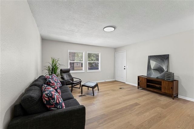 1323 E 21st Street, Lawrence, KS 66046