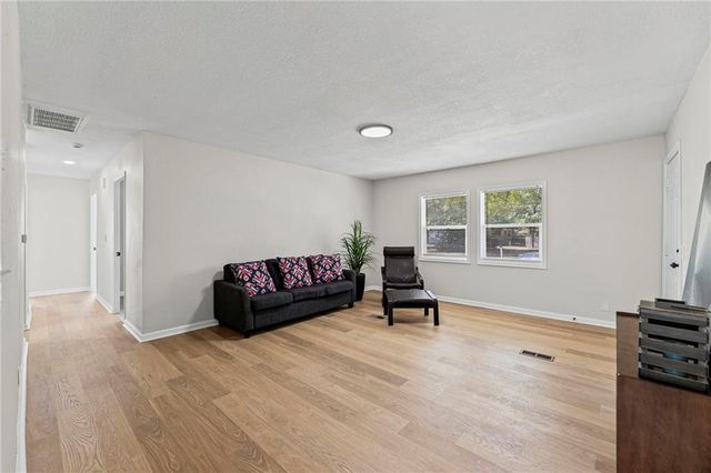 1323 E 21st Street, Lawrence, KS 66046