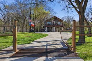 121 Lakeside Dr., Seguin, TX 78155