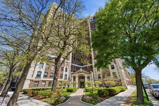 5555 S Everett Avenue D9, Chicago, IL 60637