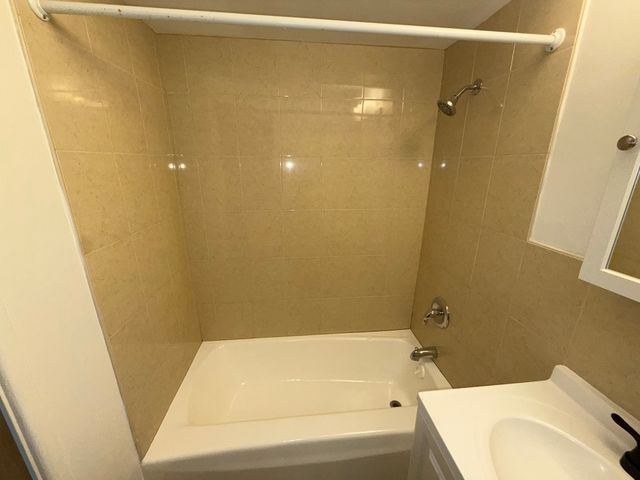 9595 Maple Drive GN, Rosemont, IL 60018