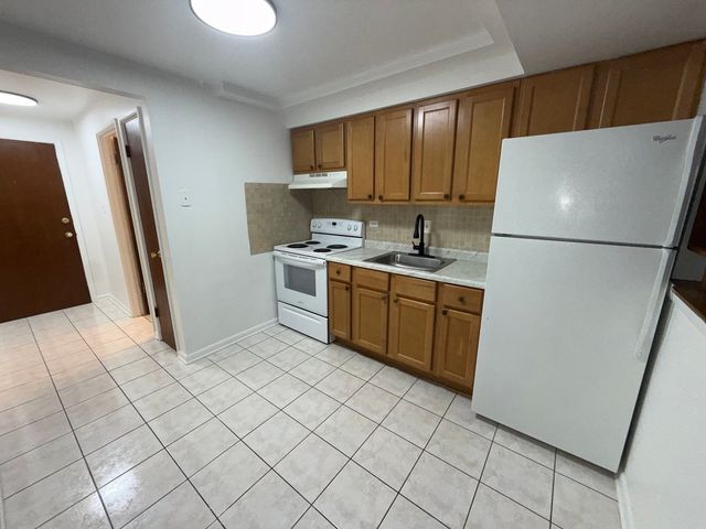 9595 Maple Drive GN, Rosemont, IL 60018