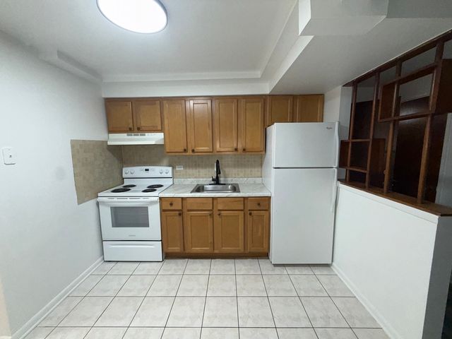 9595 Maple Drive GN, Rosemont, IL 60018