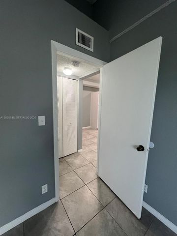 631 Lyons Rd 12201, Coconut Creek, FL 33063