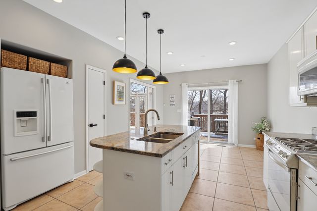 980 Half Day Road, Highland Park, IL 60035