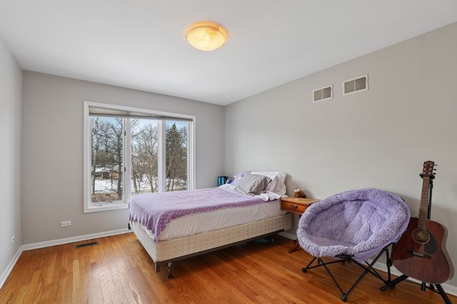 980 Half Day Road, Highland Park, IL 60035