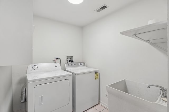 980 Half Day Road, Highland Park, IL 60035