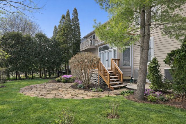 980 Half Day Road, Highland Park, IL 60035