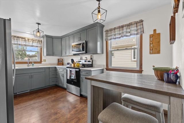 5632 Pershing BOULEVARD, Kenosha, WI 53144