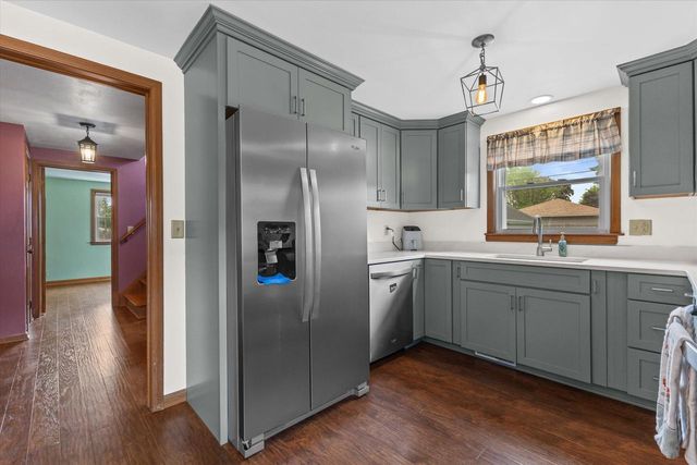 5632 Pershing BOULEVARD, Kenosha, WI 53144
