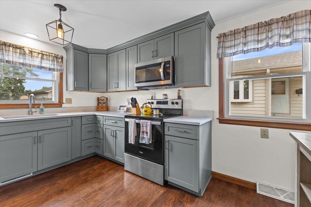 5632 Pershing BOULEVARD, Kenosha, WI 53144
