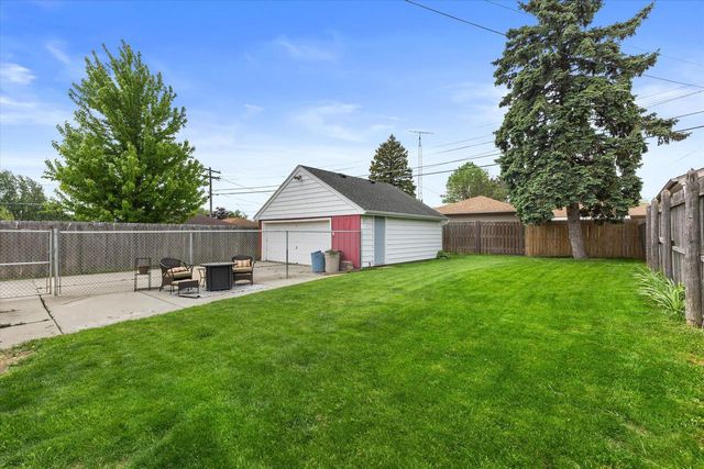 5632 Pershing BOULEVARD, Kenosha, WI 53144