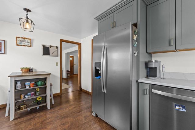 5632 Pershing BOULEVARD, Kenosha, WI 53144