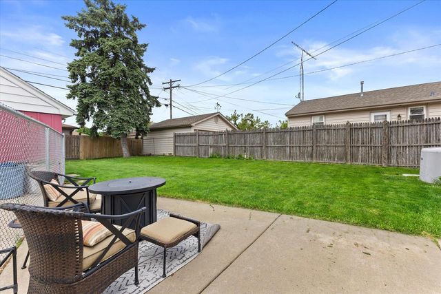 5632 Pershing BOULEVARD, Kenosha, WI 53144