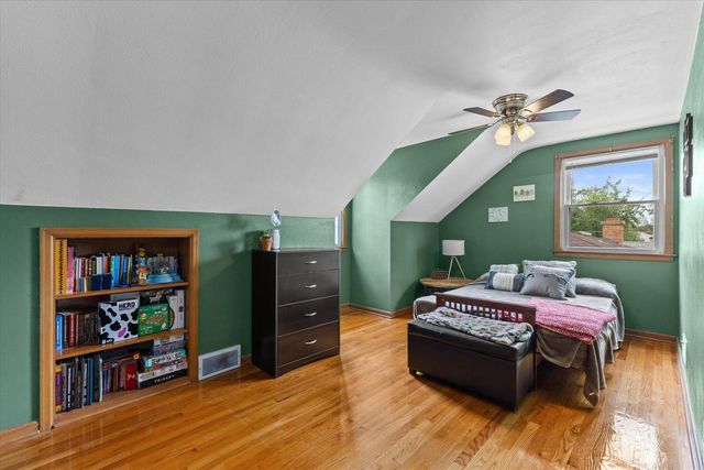 5632 Pershing BOULEVARD, Kenosha, WI 53144