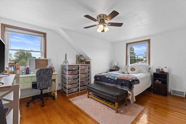 5632 Pershing BOULEVARD, Kenosha, WI 53144