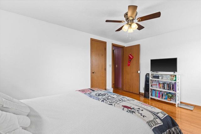 5632 Pershing BOULEVARD, Kenosha, WI 53144