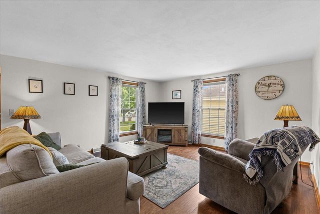 5632 Pershing BOULEVARD, Kenosha, WI 53144