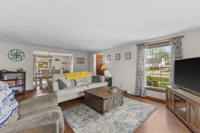 5632 Pershing BOULEVARD, Kenosha, WI 53144