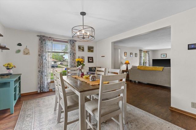 5632 Pershing BOULEVARD, Kenosha, WI 53144