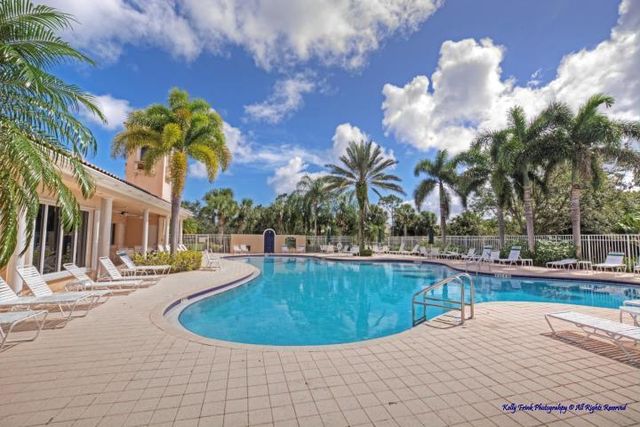 8984 SE Hawks Nest Court, Hobe Sound, FL 33455