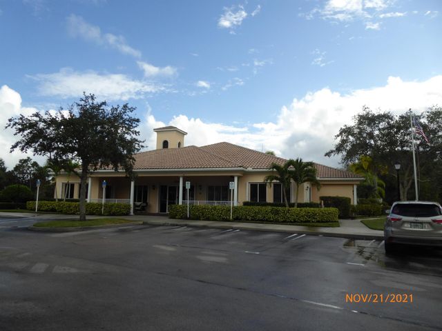 8984 SE Hawks Nest Court, Hobe Sound, FL 33455