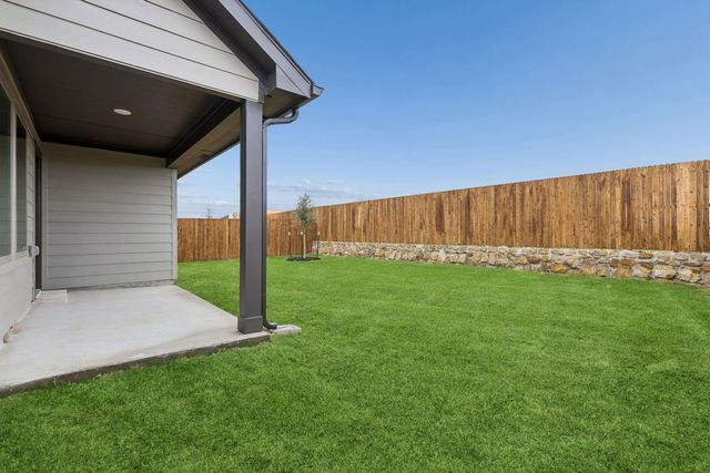 484 Hundred Acre Drive, Waxahachie, TX 75165