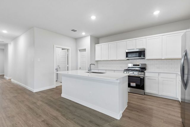 484 Hundred Acre Drive, Waxahachie, TX 75165