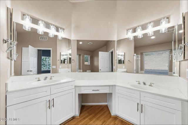 1202 E LIGHTHOUSE Court, Gilbert, AZ 85234