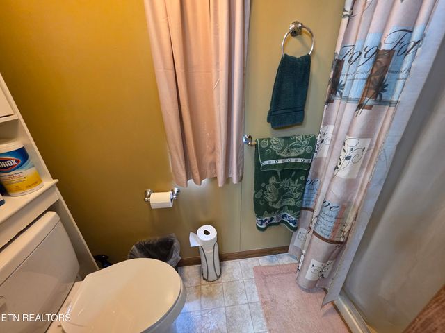206 Raccoon Valley Rd, Powell, TN 37849