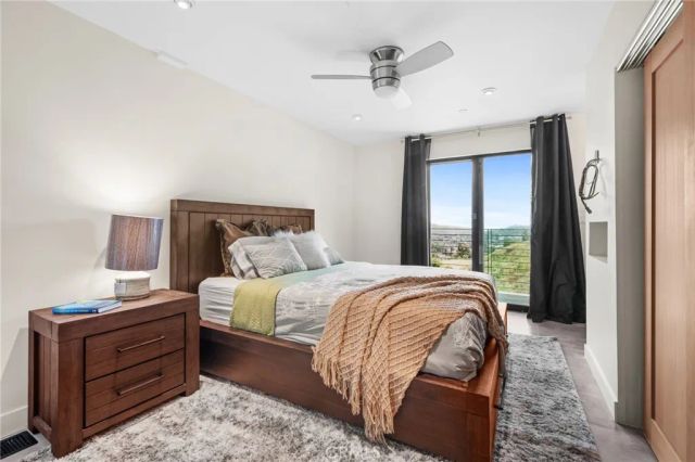 1479 Highgate, Los Angeles, CA 90042