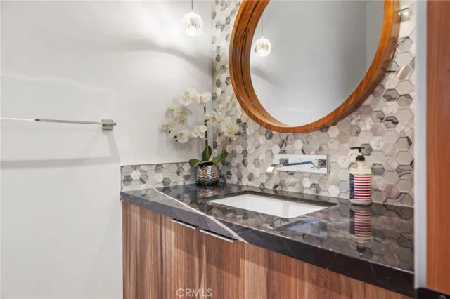 1479 Highgate, Los Angeles, CA 90042