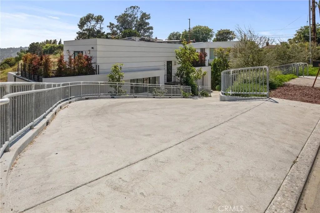 1479 Highgate, Los Angeles, CA 90042