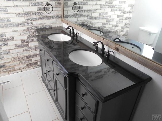 15 Circle Dr, La Junta, CO 81050