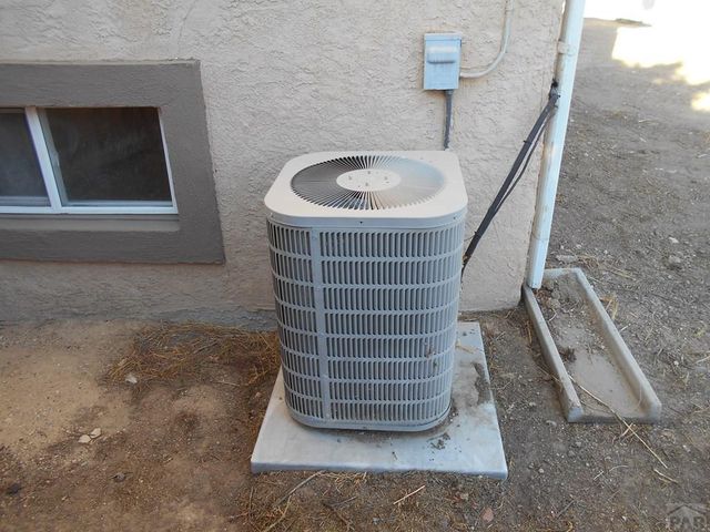 15 Circle Dr, La Junta, CO 81050