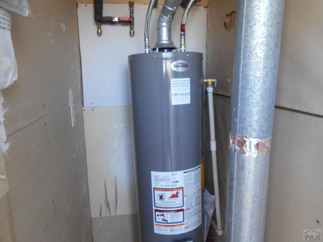 15 Circle Dr, La Junta, CO 81050