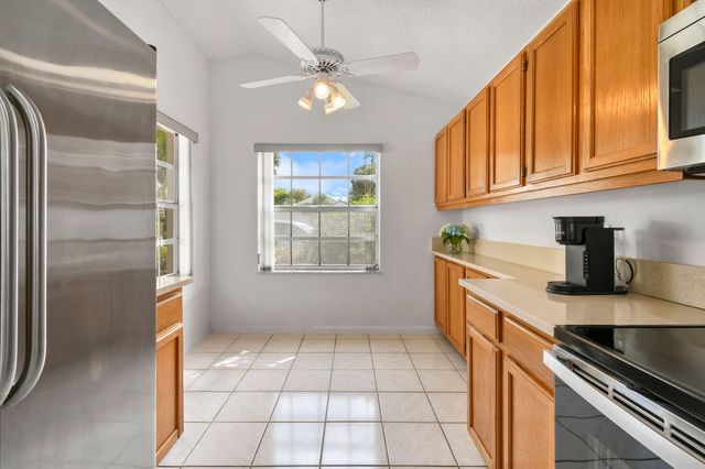 49 Admirals Court, Palm Beach Gardens, FL 33418