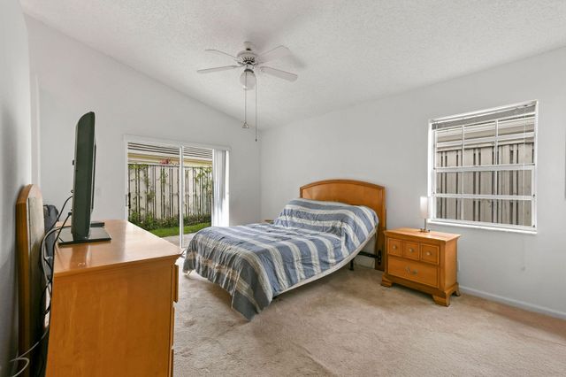 49 Admirals Court, Palm Beach Gardens, FL 33418